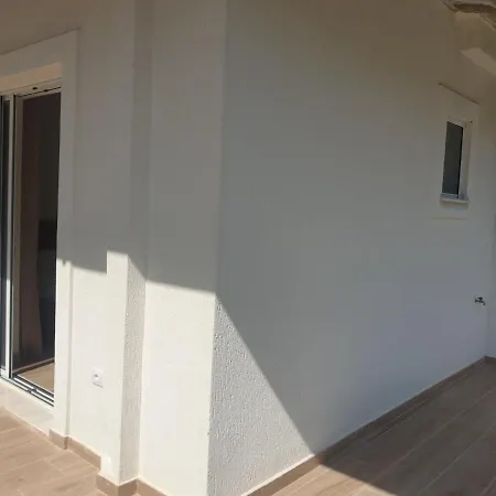 By George Apartment *