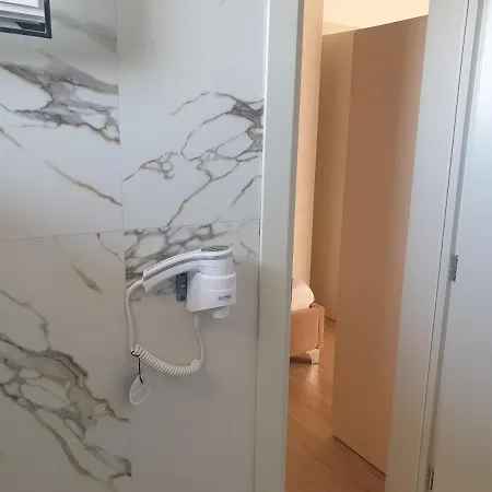 By George Apartment *