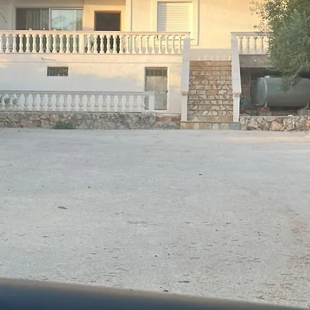 By George Apartment Dhermi