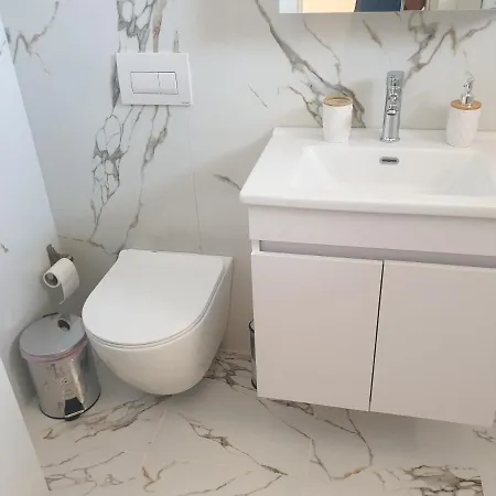 شقة By George ديرمي