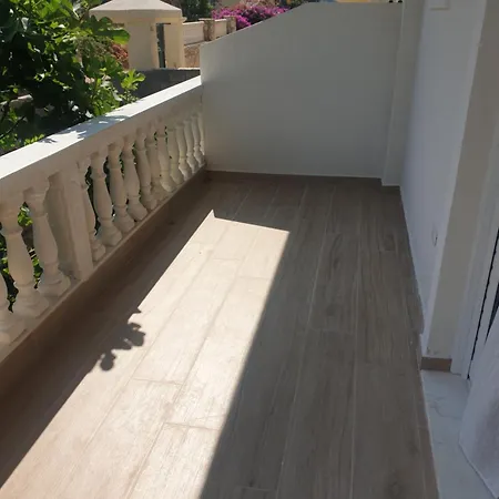By George Apartment Dhermi